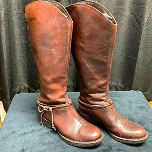 Born Tall Back Zip Boots 8